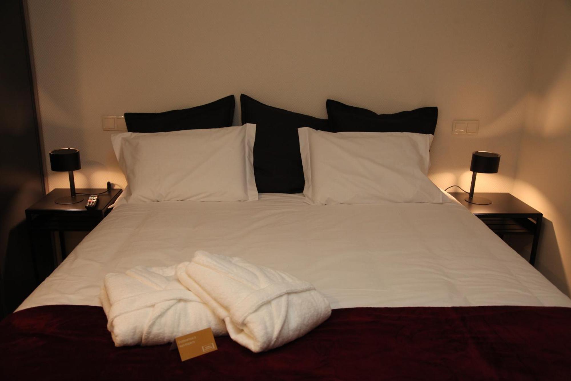 Novabila Guesthouse วีลาเรอัล ภายนอก รูปภาพ